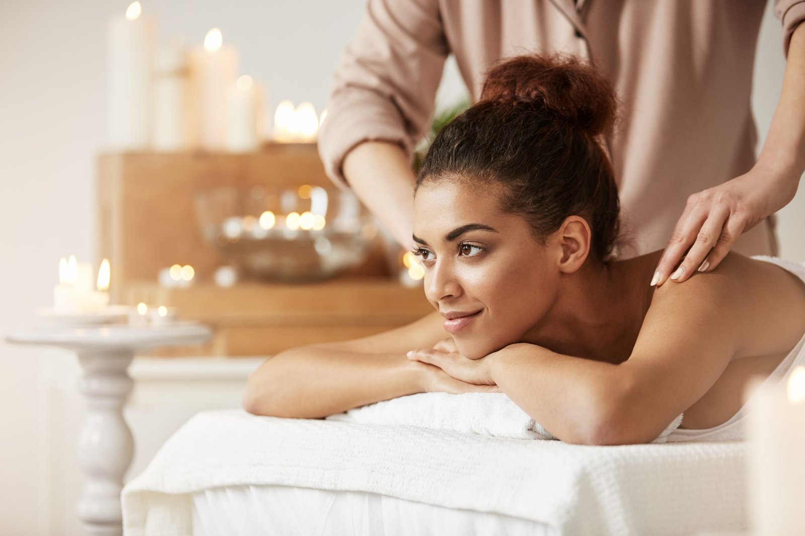 //institutodefense.com.br/wp-content/uploads/2022/10/beautiful-african-woman-smiling-enjoying-massage-in-spa-resort-scaled.jpg